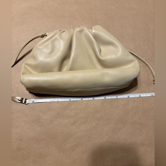 BEIGE‎ CLUTCH - Picture 2 of 5